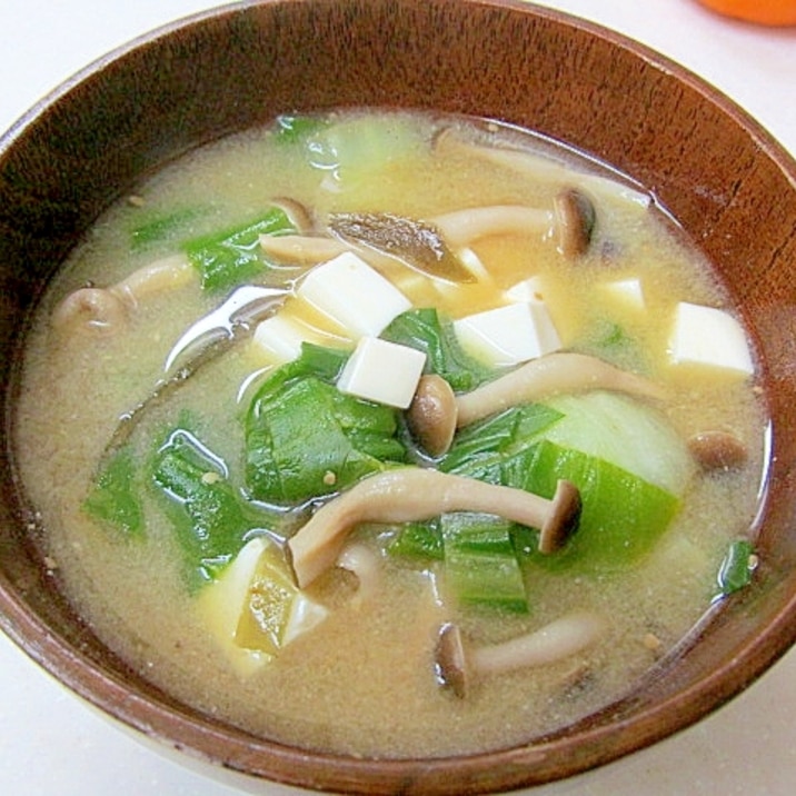 *チンゲン菜としめじの味噌汁*